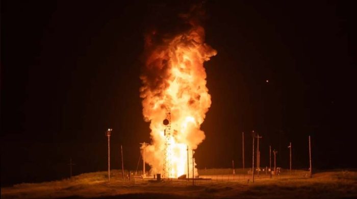 যুদ্ধের মধ্যেই দূরপাল্লার পরমাণু ক্ষেপণাস্ত্র পরীক্ষা করল যুক্তরাষ্ট্র