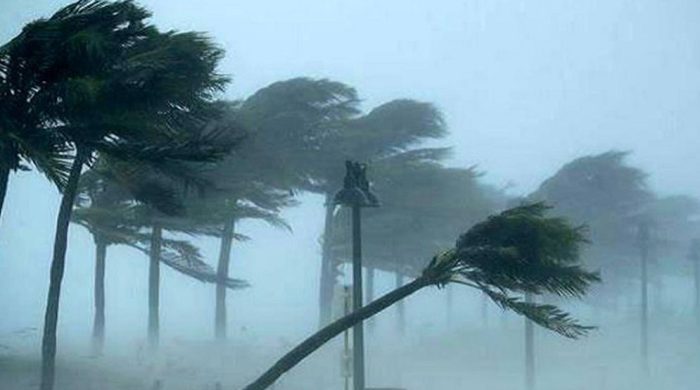 ১৩ অঞ্চলে ঝড়ের শঙ্কা, নদীবন্দরগুলোকে হুঁশিয়ারি